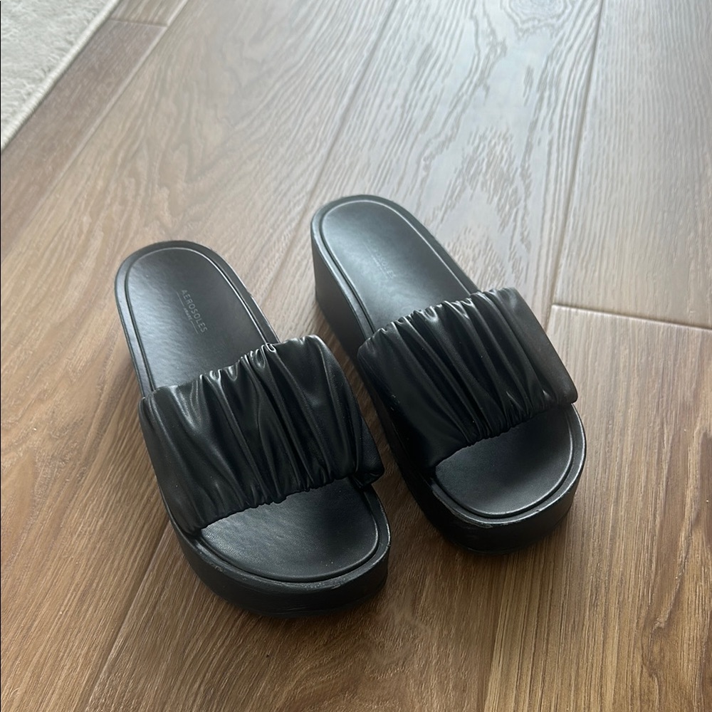 AEROSOLES Black Fringe Mules Modern Casual Style